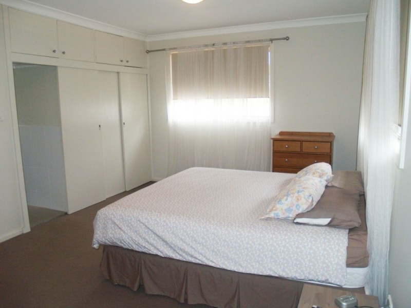 27 Tathra Rd, Bega NSW 2550