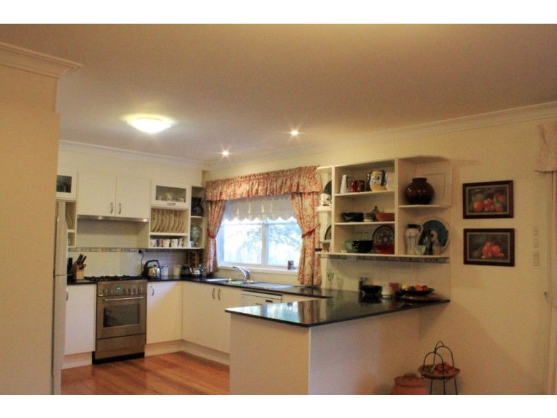7 Tathra Rd, Bega NSW 2550