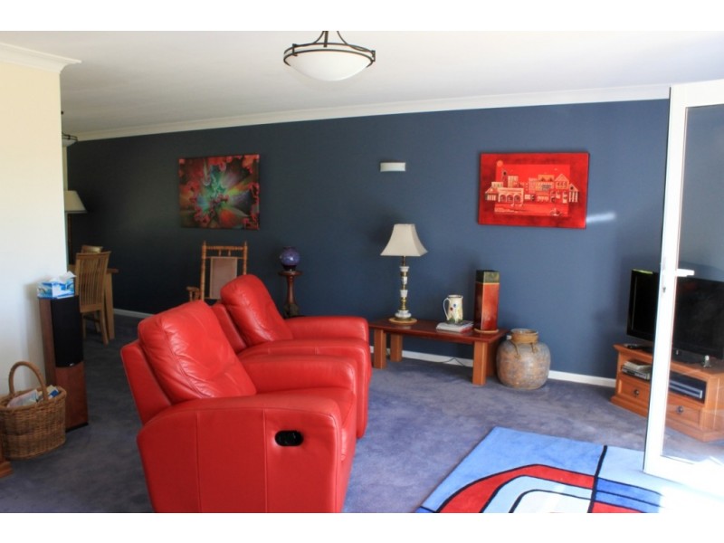 7 Tathra Rd, Bega NSW 2550