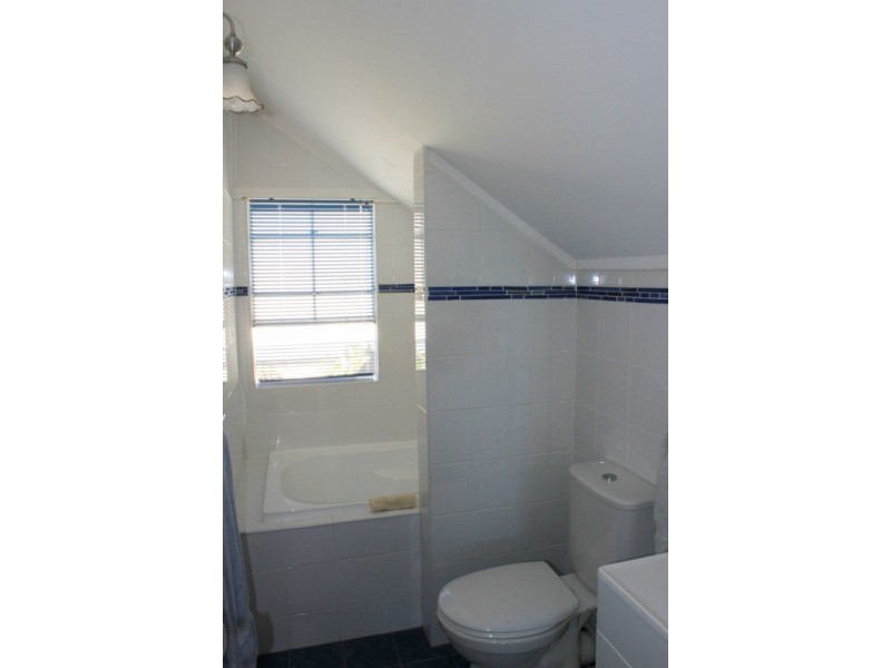 7 Tathra Rd, Bega NSW 2550
