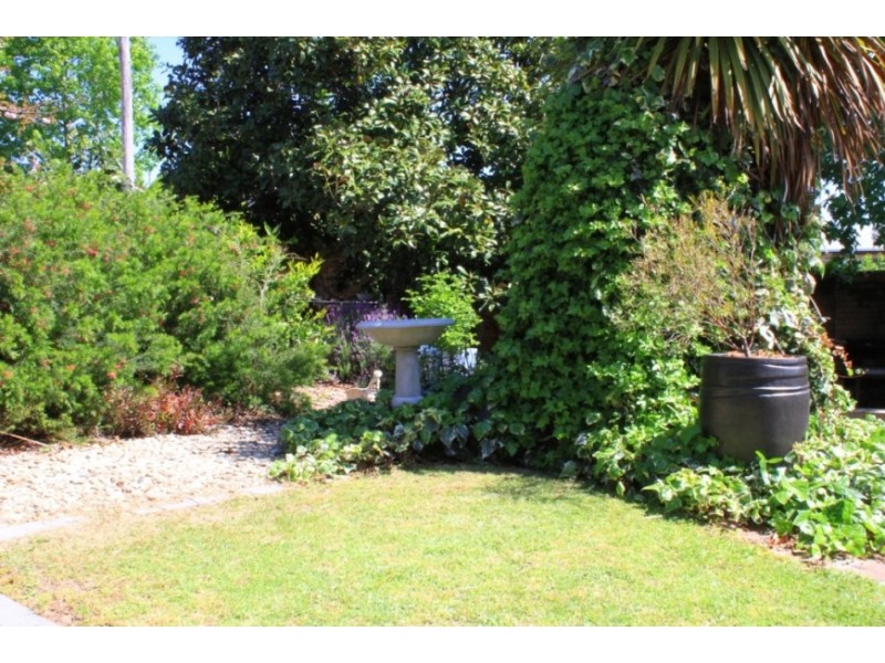 7 Tathra Rd, Bega NSW 2550