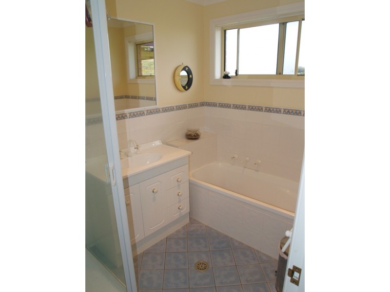 81 Max Slater Dr, Bega NSW 2550