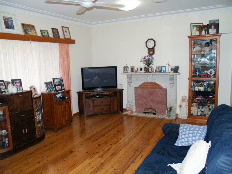 4 Meringo St, Bega NSW 2550