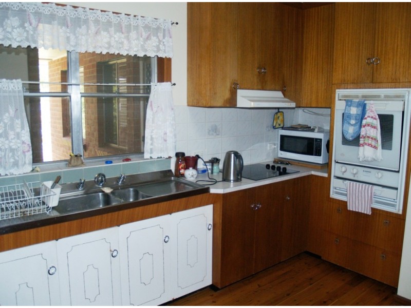 4 Meringo St, Bega NSW 2550