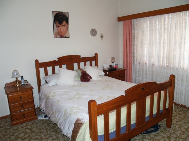 4 Meringo St, Bega NSW 2550