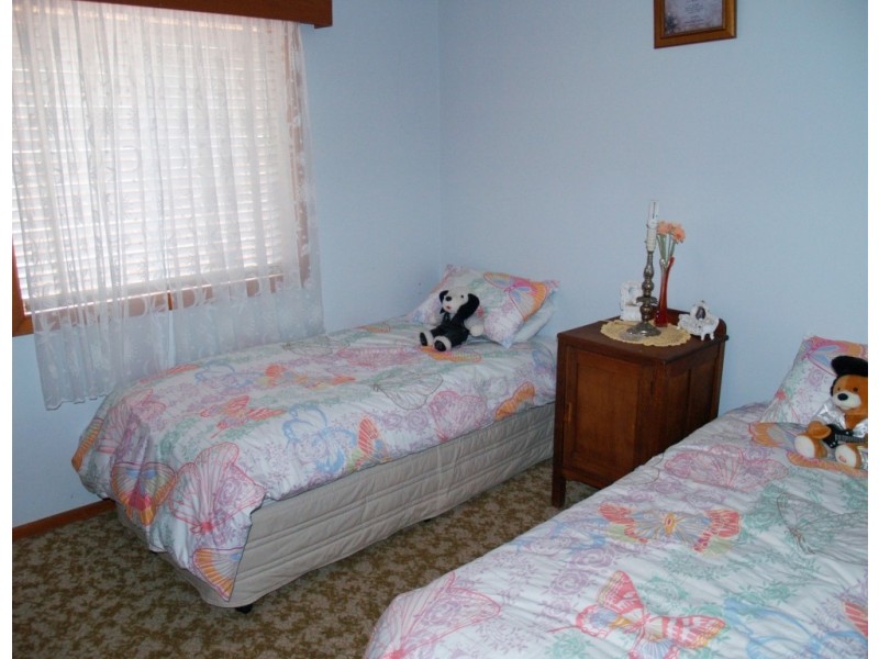 4 Meringo St, Bega NSW 2550