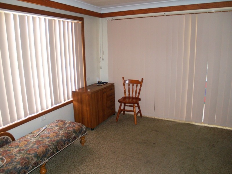 4 Meringo St, Bega NSW 2550