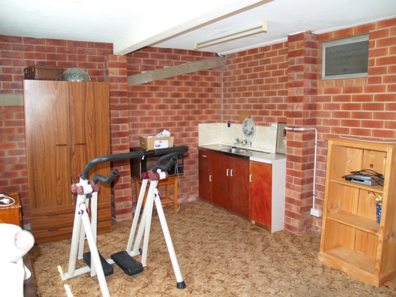 4 Meringo St, Bega NSW 2550