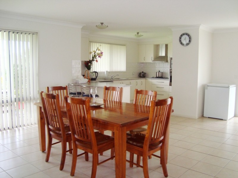 12 Koma Circuit, Bega NSW 2550
