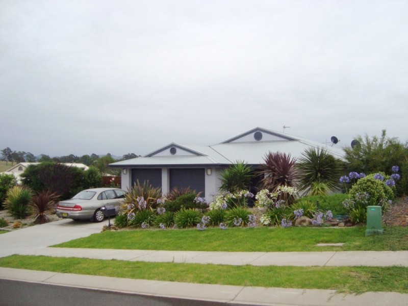 12 Koma Circuit, Bega NSW 2550