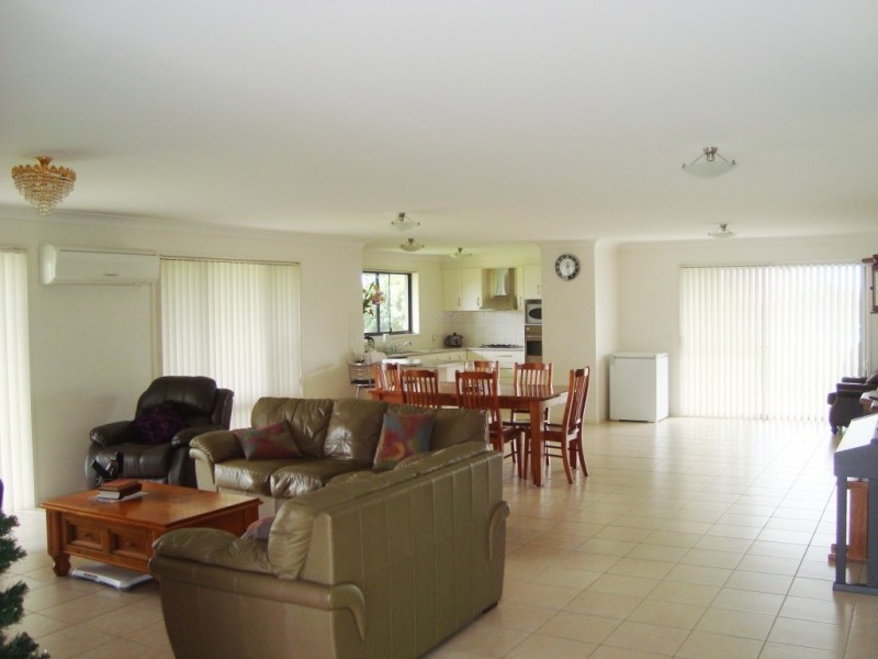 12 Koma Circuit, Bega NSW 2550