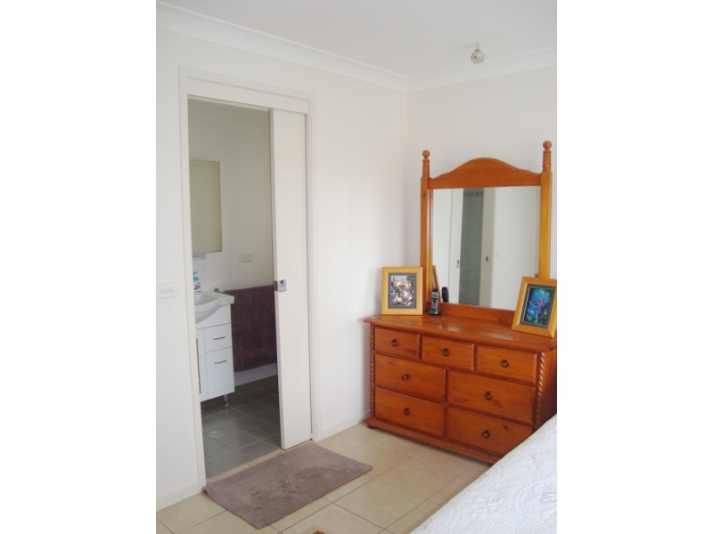 12 Koma Circuit, Bega NSW 2550