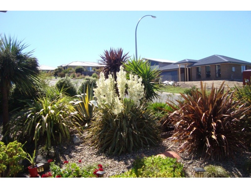 12 Koma Circuit, Bega NSW 2550