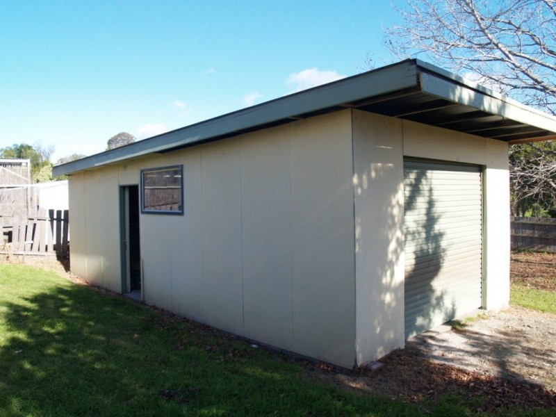 99 Ravenswood St, Bega NSW 2550