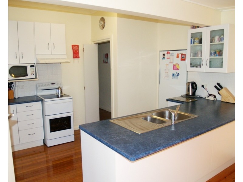 27 Gordon St, Bega NSW 2550