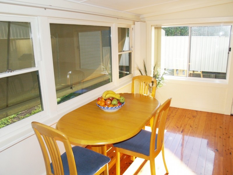 27 Gordon St, Bega NSW 2550