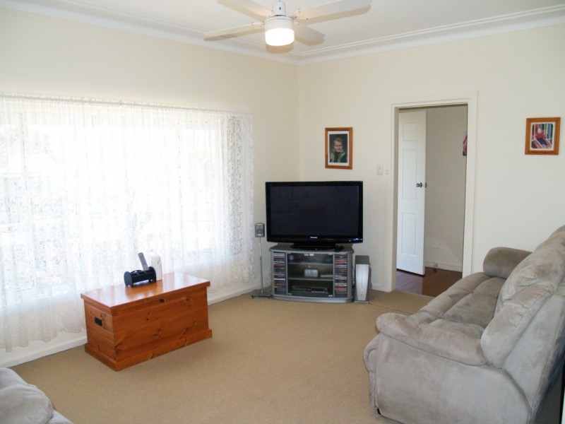 27 Gordon St, Bega NSW 2550