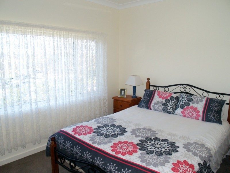 27 Gordon St, Bega NSW 2550