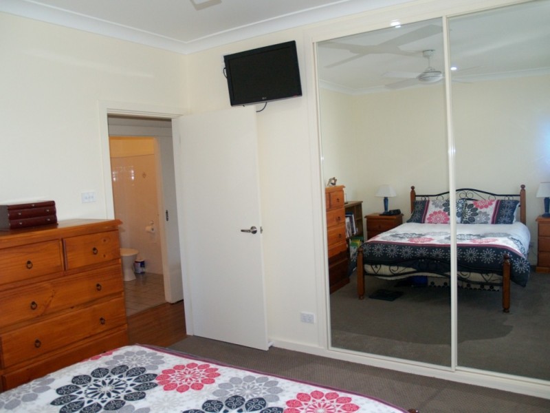 27 Gordon St, Bega NSW 2550