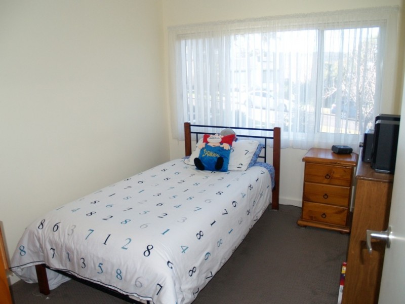 27 Gordon St, Bega NSW 2550