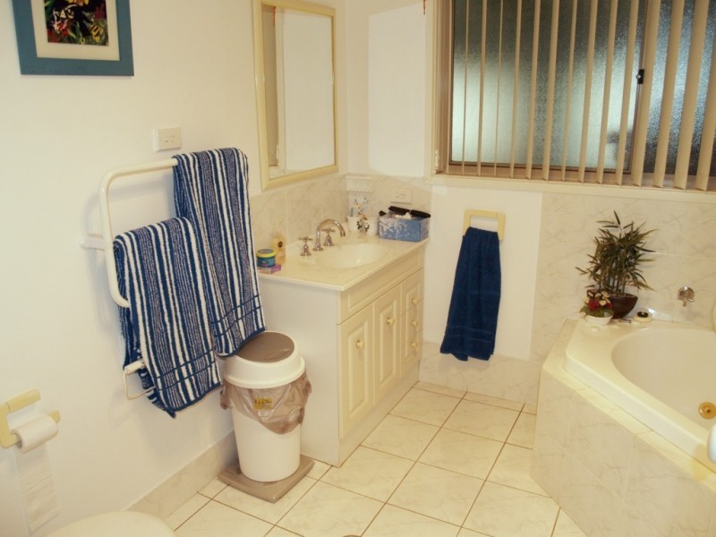 11 Kerrisons Lane, Bega NSW 2550