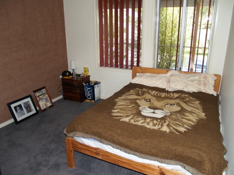 8 Laws Drive, Bega NSW 2550