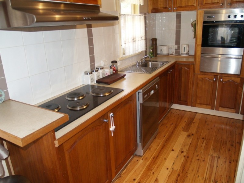 27 Girraween Crescent, Bega NSW 2550