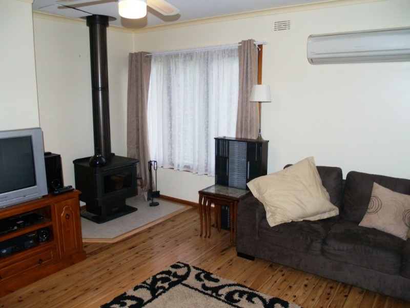 27 Girraween Crescent, Bega NSW 2550