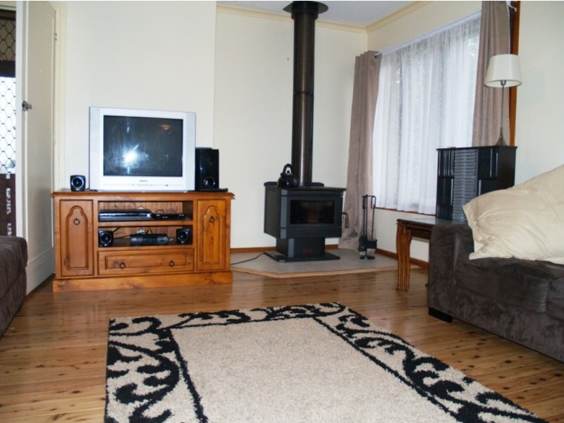 27 Girraween Crescent, Bega NSW 2550