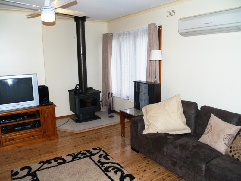 27 Girraween Crescent, Bega NSW 2550