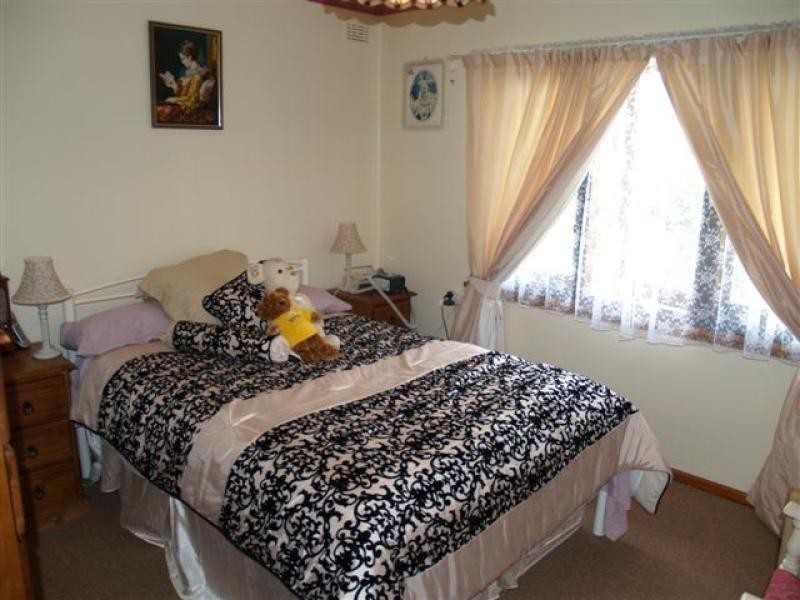 27 Girraween Crescent, Bega NSW 2550