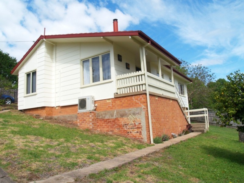 27 Girraween Crescent, Bega NSW 2550