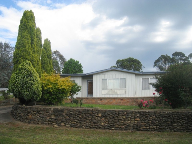 2 Miners Close, Bega NSW 2550