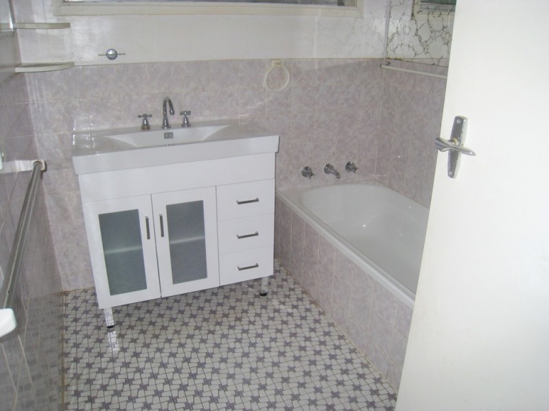 2 Miners Close, Bega NSW 2550