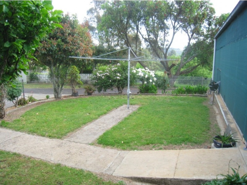 2 Miners Close, Bega NSW 2550