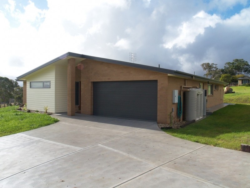 60 Glen Mia Drive, Bega NSW 2550