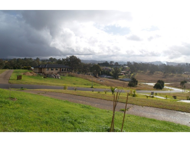 60 Glen Mia Drive, Bega NSW 2550