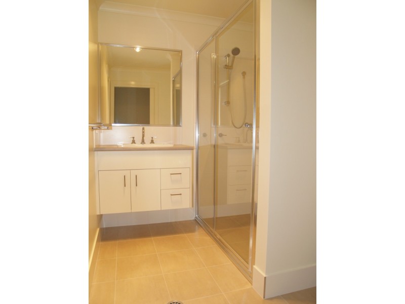 60 Glen Mia Drive, Bega NSW 2550