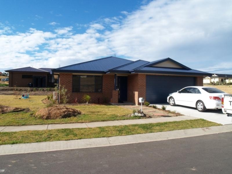 20 Koma Circuit, Bega NSW 2550