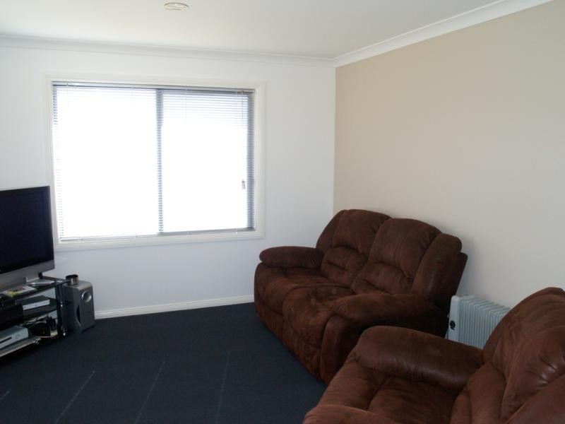 20 Koma Circuit, Bega NSW 2550