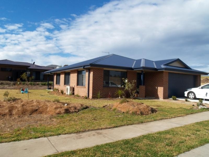 20 Koma Circuit, Bega NSW 2550