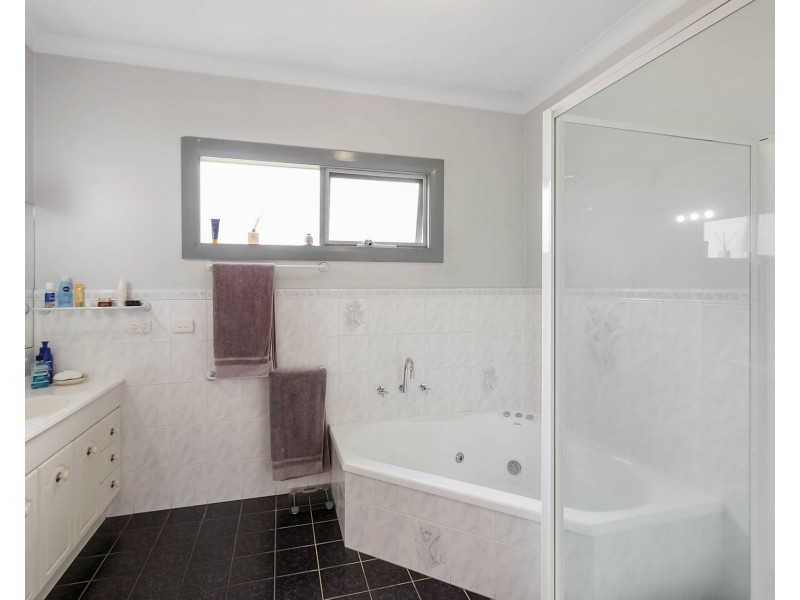 10 – 12 Swan St, Bega NSW 2550