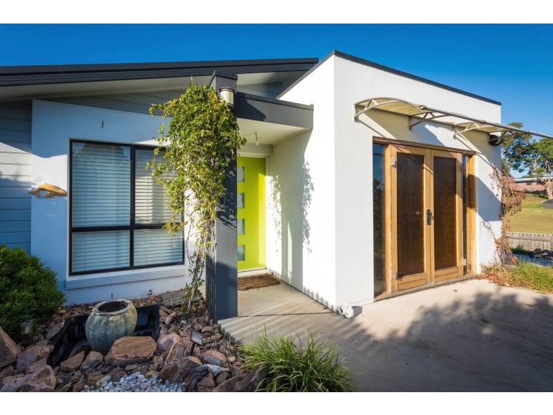 26 Howard Avenue, Bega NSW 2550