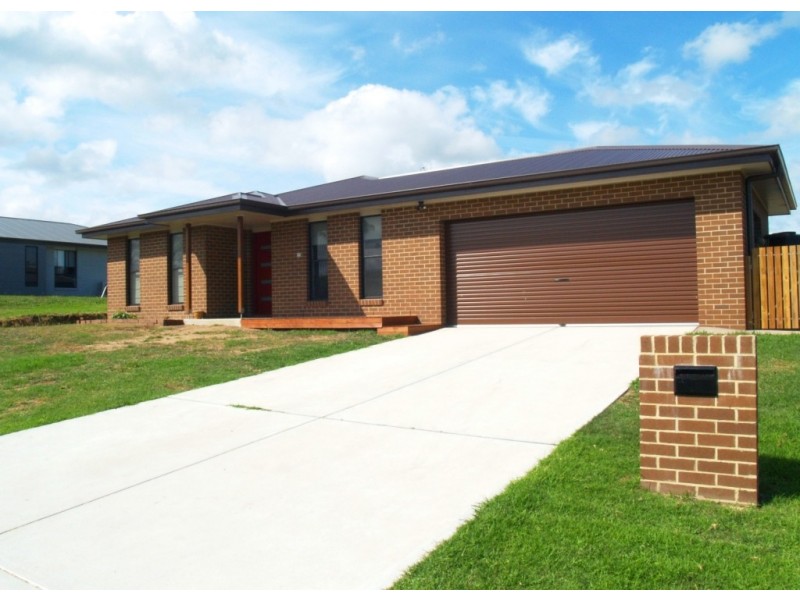 22 Koma Circuit, Bega NSW 2550