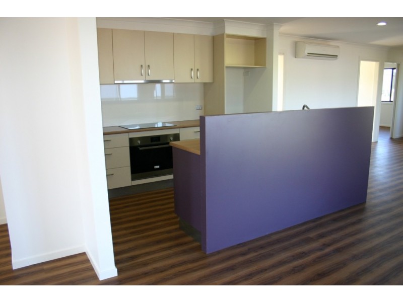 22 Koma Circuit, Bega NSW 2550