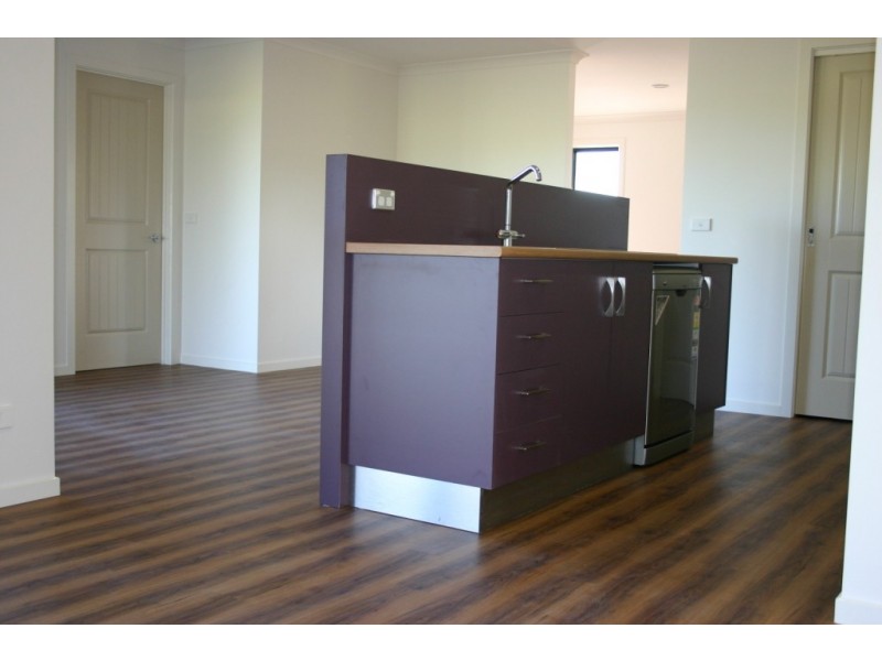 22 Koma Circuit, Bega NSW 2550