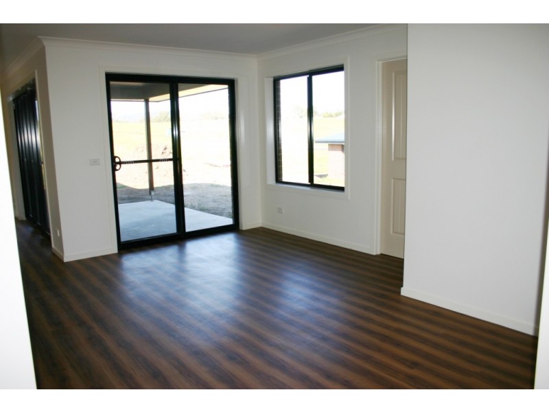 22 Koma Circuit, Bega NSW 2550