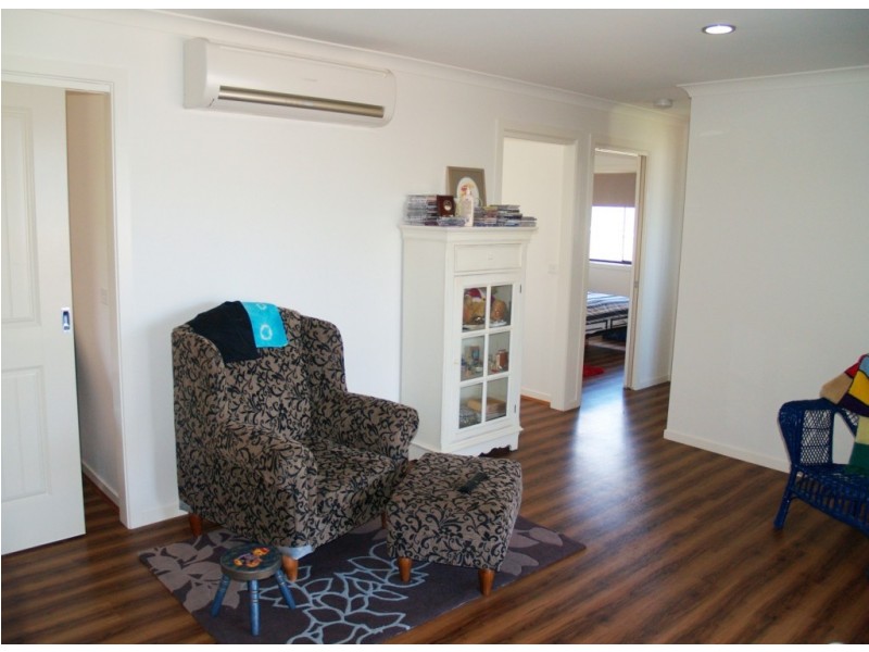 22 Koma Circuit, Bega NSW 2550