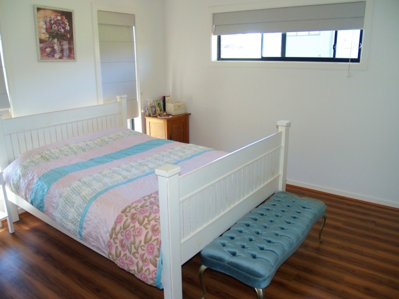 22 Koma Circuit, Bega NSW 2550