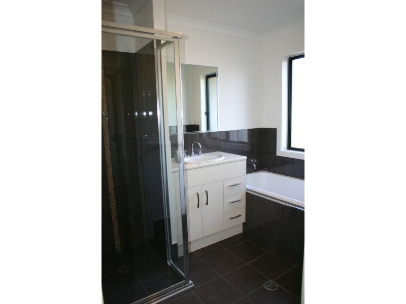 22 Koma Circuit, Bega NSW 2550